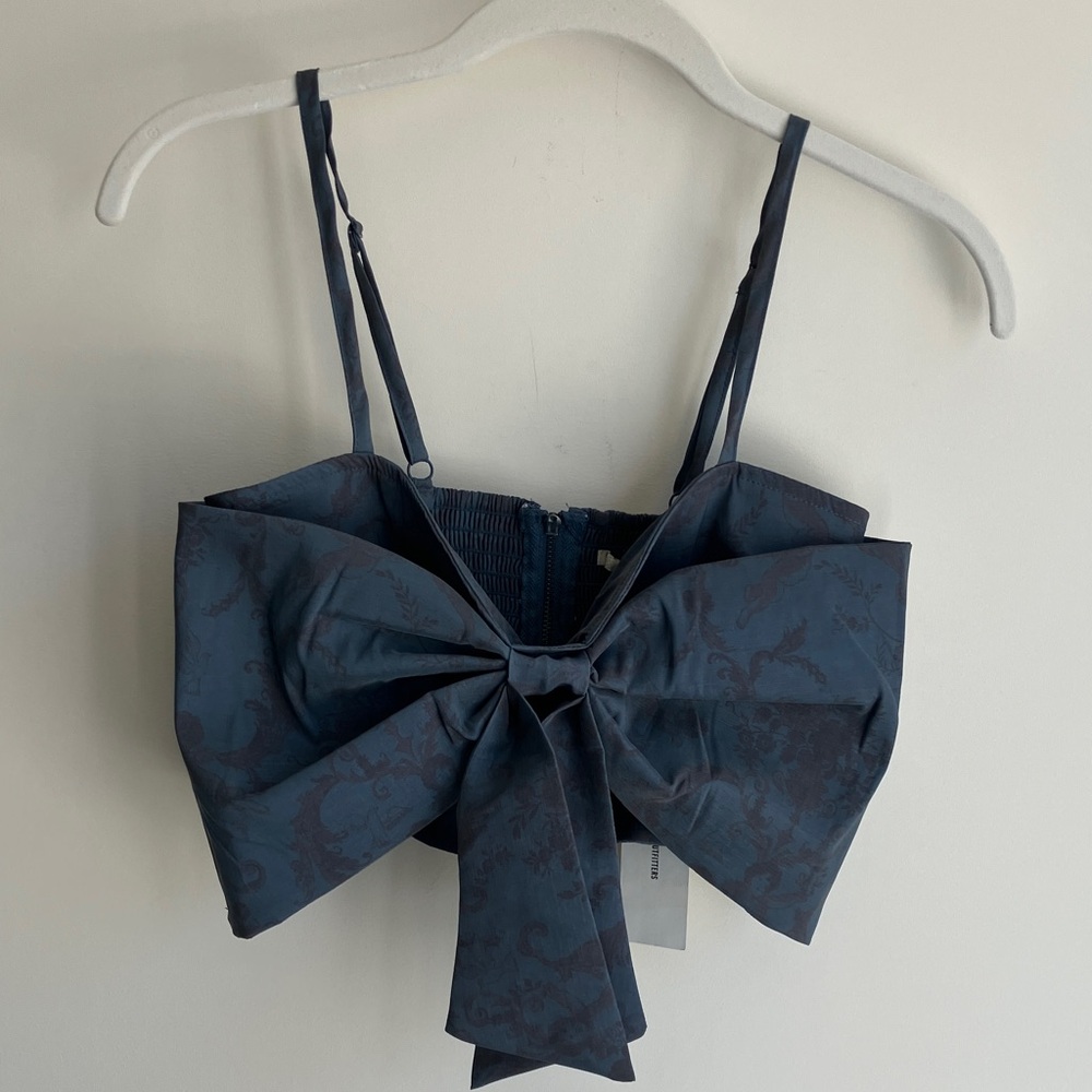 KIMCHI BLUE Blue Grey Printed Crop Tank w/ Front Bow Thin Straps Size Small NWT
